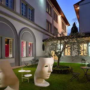 Vittoria 4*, Florencia Italia